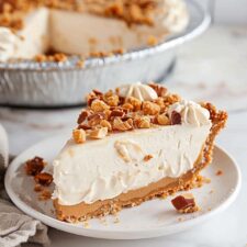 Delicious No-Bake Peanut Butter Pie Recipe